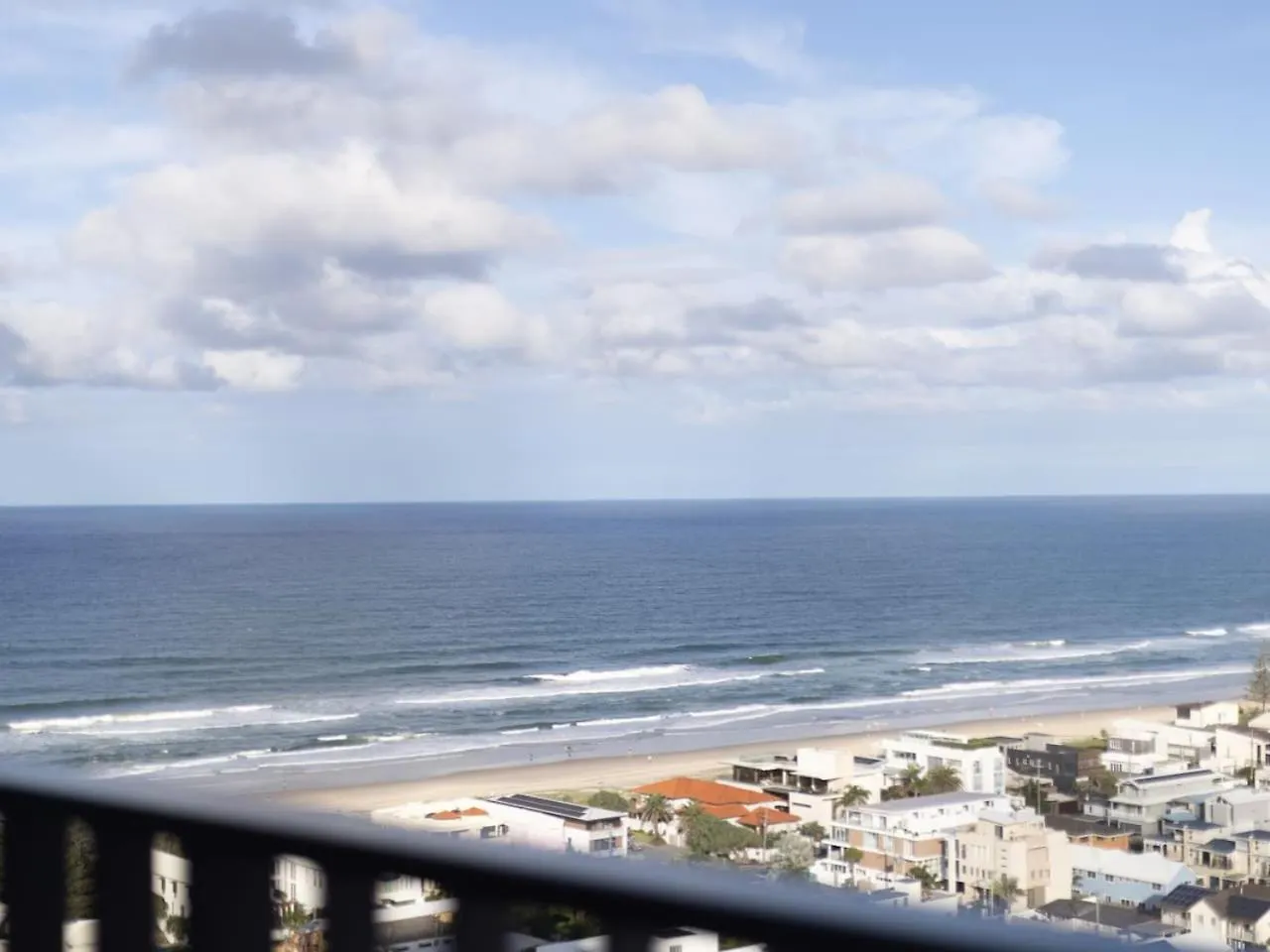 Walk To Beach 2Br Apt Pool Gym Free Carpark Gold Coast Austrália